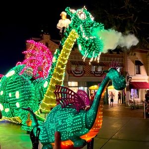 Light-up Elliott Dragon Premium Bucket